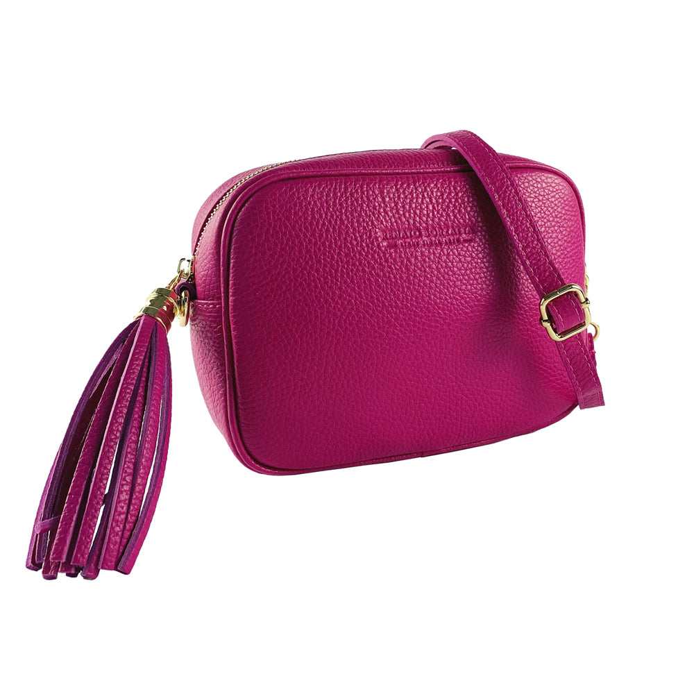 RB1007BE | Tracollina Donna in Vera Pelle Made in Italy.Tracolla removibile. Attacchi con moschettoni in metallo Oro Lucido - Colore Fuxia - Dimensioni: cm 20 x 15 x 7-0