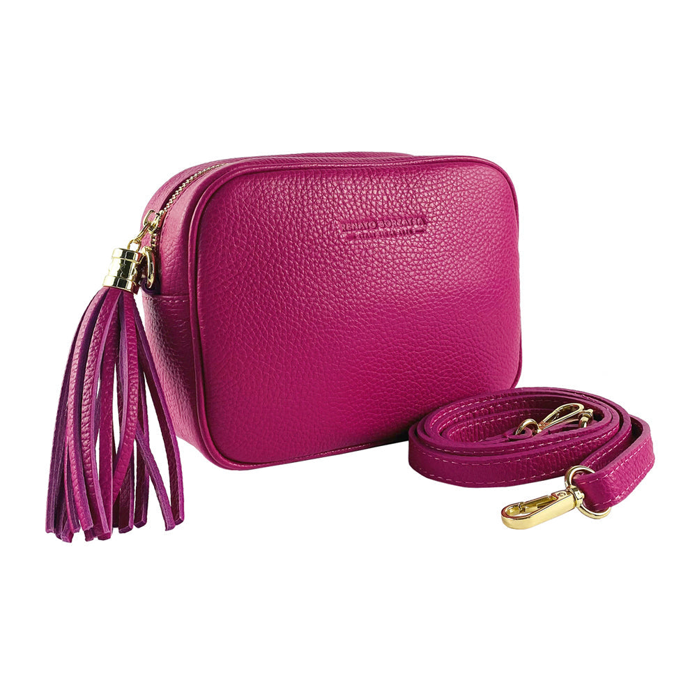 RB1007BE | Tracollina Donna in Vera Pelle Made in Italy.Tracolla removibile. Attacchi con moschettoni in metallo Oro Lucido - Colore Fuxia - Dimensioni: cm 20 x 15 x 7-2