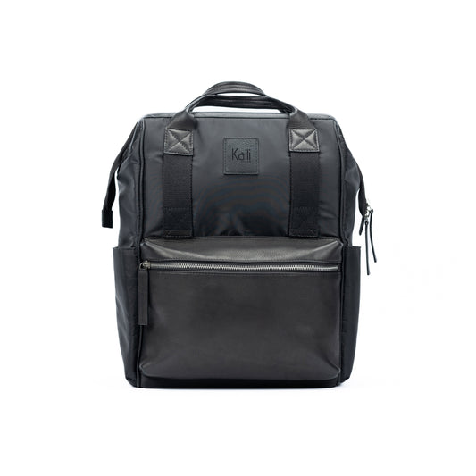 K0037AB | Zaino Idrorepellente in Nylon Waterproof/Vera Pelle pieno fiore con leggera grana - Colore Nero - Accessori Nickel lucido. Dimensioni: cm 27 x 39 x 19 - Confezione: Sacchetto Tnt-1