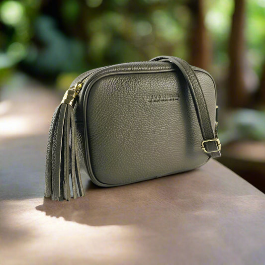 RB1007AQ | Tracollina  Donna in Vera Pelle Made in Italy.Tracolla removibile. Attacchi con moschettoni in metallo Oro Lucido - Colore Taupe - Dimensioni: cm 20 x 15 x 7-0