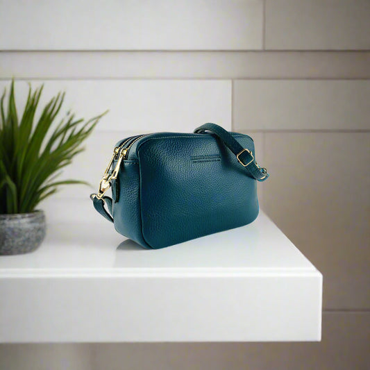 RB1008E | Tracollina Donna Doppia Lampo in Vera Pelle Made in Italy. Tracolla removibile. Attacchi con moschettoni in metallo Oro Lucido - Colore Verde - Dimensioni: cm 20 x 15 x 9-0